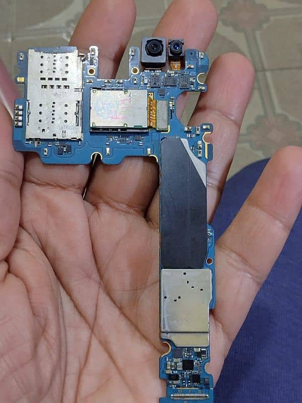 samsung S8 plus mother board. 1