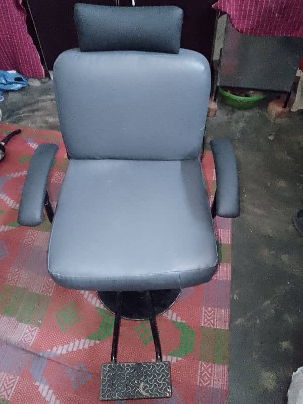 urgent sale for salon chair 0