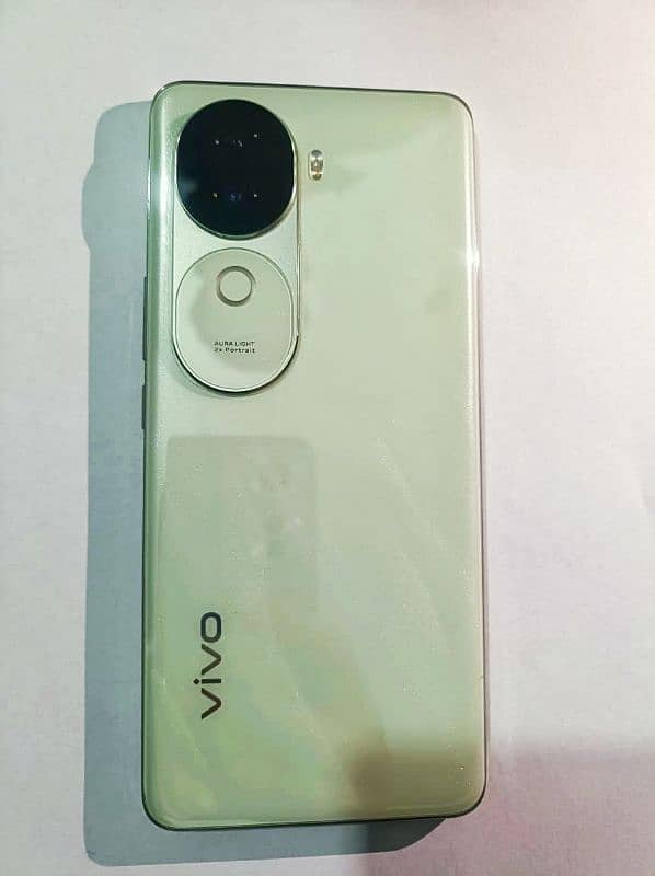 VIVO V40E. . . 8+8.256GB. 10BY10. Box NAI HAi ORIGINAL CHARGER KE SATH HAI 1