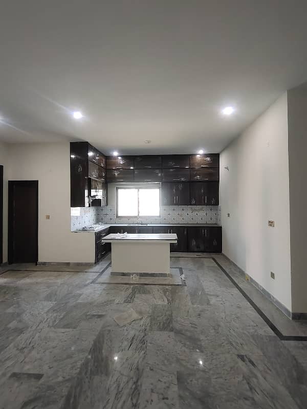 10 Marla lower porshan available for rent 7