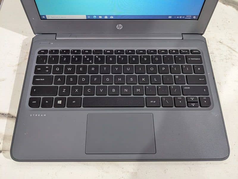 HP 6th Gen Slimmest Laptop 4/128 SSD Windows 10 4