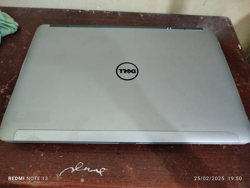 Dell latitude E6540 0