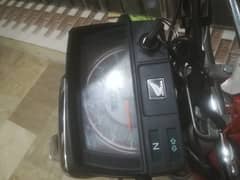 Honda CD70 selling at good price.