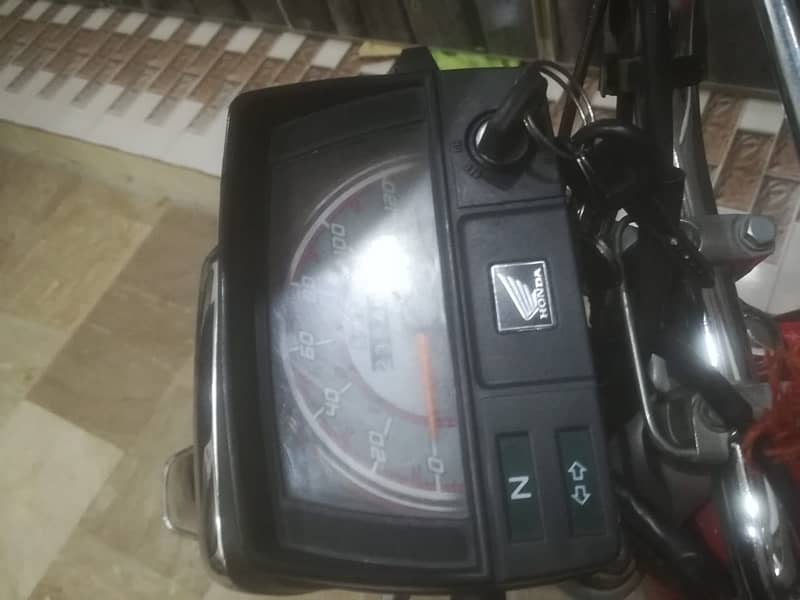 Honda CD70 selling at good price. 0