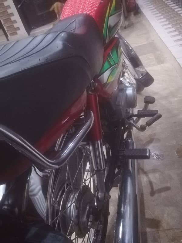 Honda CD70 selling at good price. 3