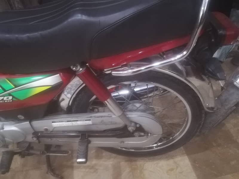 Honda CD70 selling at good price. 8