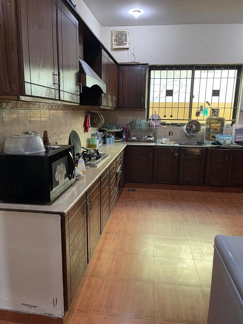 20 Marla house for sale in pia society 4 bed Tile flooring  Main apporced  Hot location 10