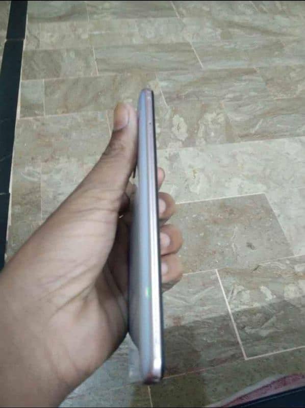 vivo y51 10 by 10 ha phone koi bhi flout nhi ha or repair bhi nhi Hoya 2