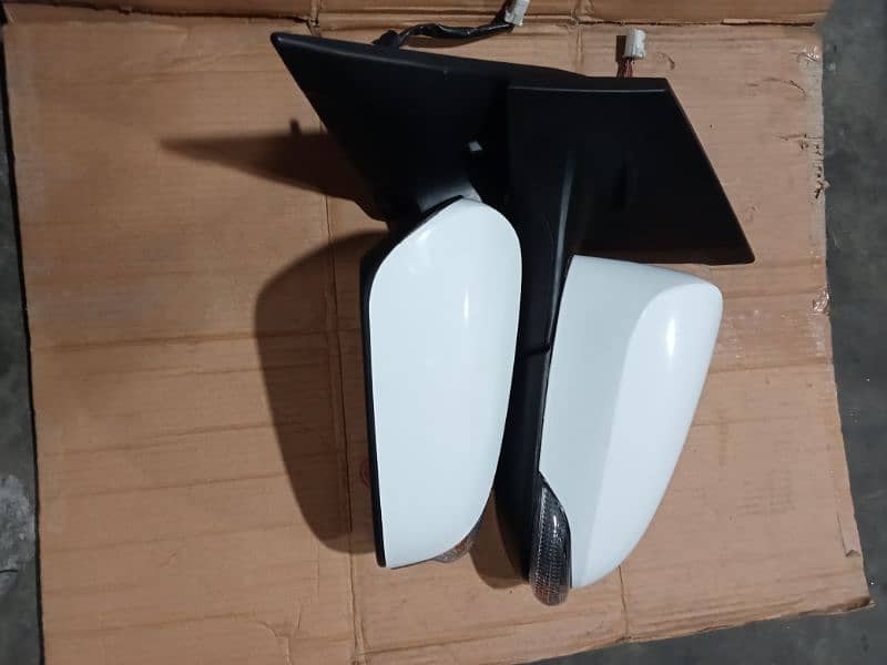 Toyota Yaris retractable mirrors 1