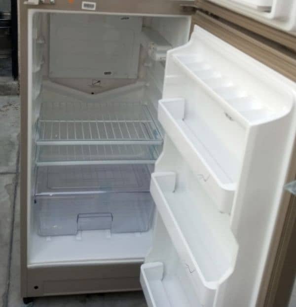 Dawlence brand new fridge(untouched) 2