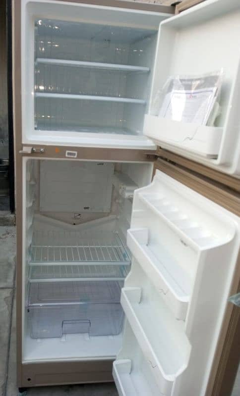 Dawlence brand new fridge(untouched) 4