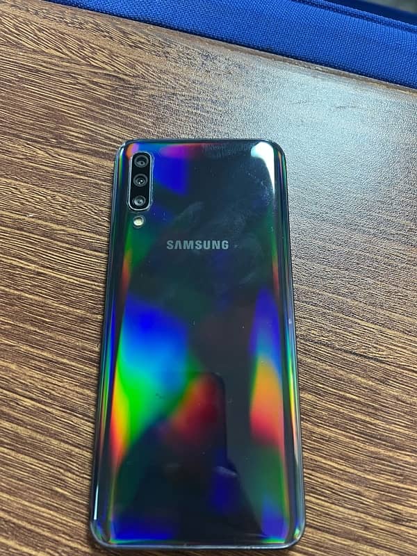 Samsung a50 10/10 condition 1