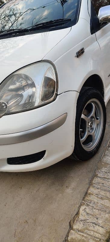 Toyota Vitz 2000 9