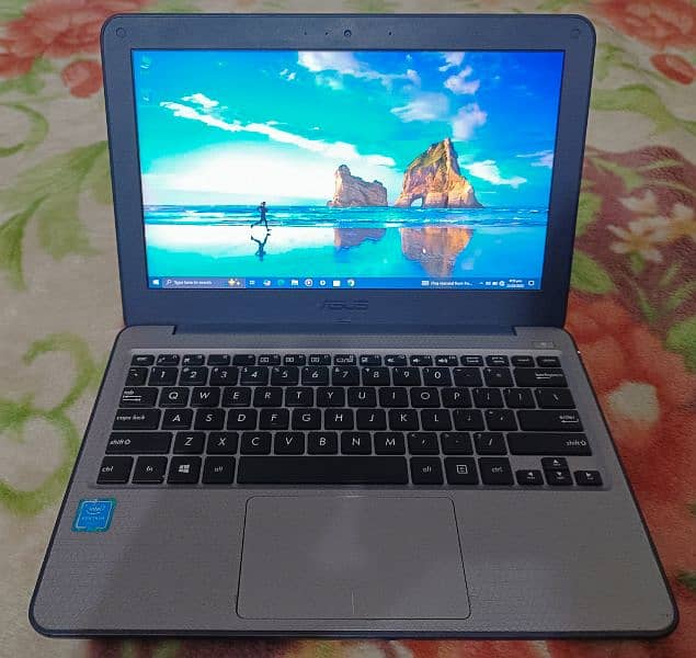 Asus Vivobook E201N 1