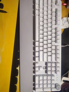 White Mechanical Keyboard 100% - Fantech MK853