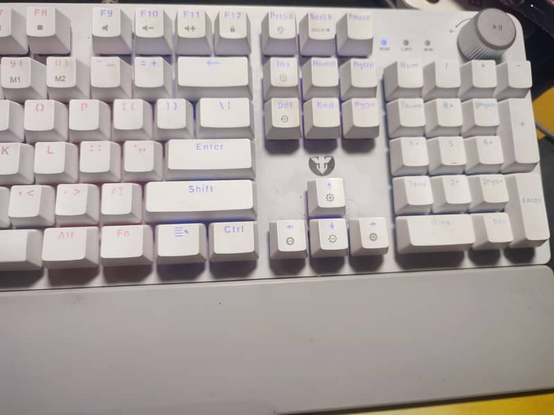 White Mechanical Keyboard 100% - Fantech MK853 2