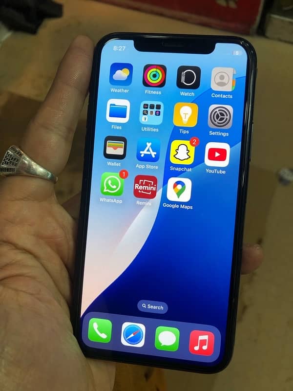 iphone 11 pro 64Gb factry unlocked water packed 0