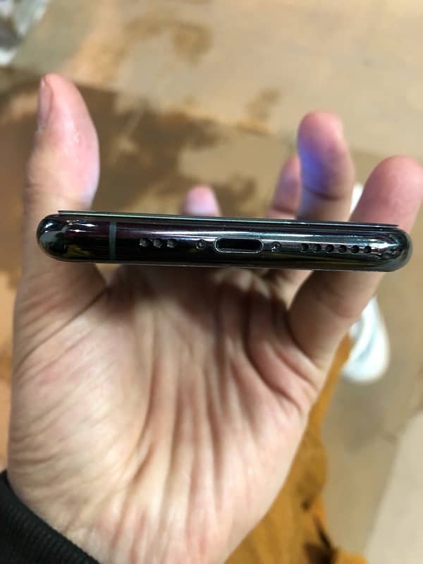 iphone 11 pro 64Gb factry unlocked water packed 2