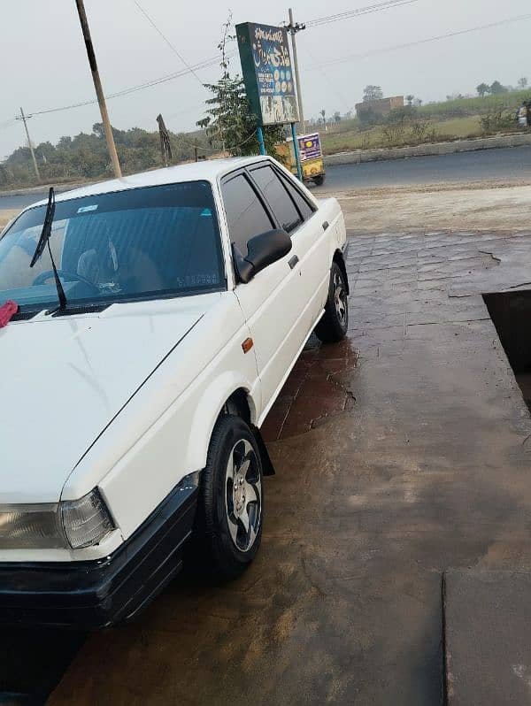 Nissan Sunny 1989 4