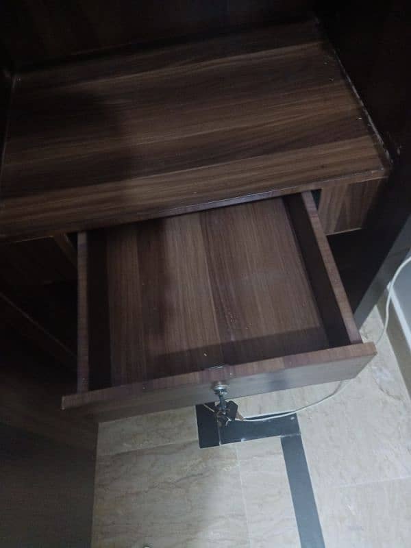 Single Door Wooden Cupboard (Polish) 3