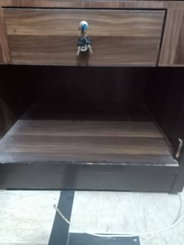 Single Door Wooden Cupboard (Polish) 4