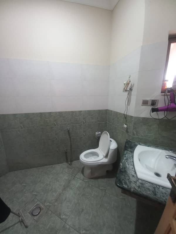 Upper portion for rent in F 11 Islamabad 8