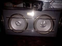 mp3 kay sath car wali lcd or 6 speaker lagjatay hai