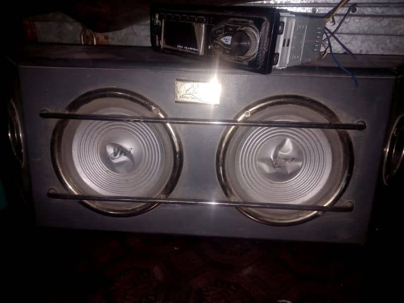 mp3 kay sath car wali lcd or 6 speaker lagjatay hai 0