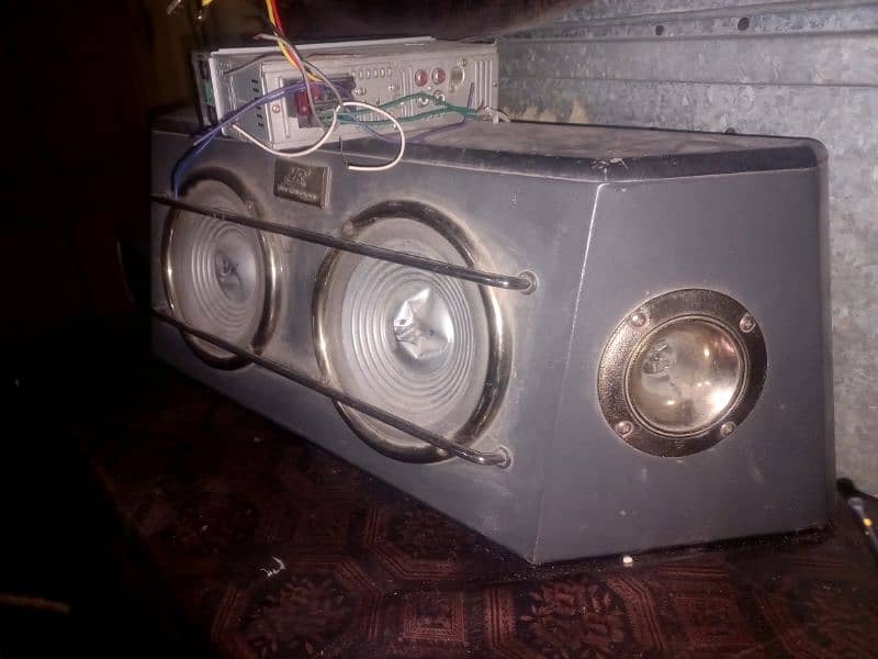 mp3 kay sath car wali lcd or 6 speaker lagjatay hai 1