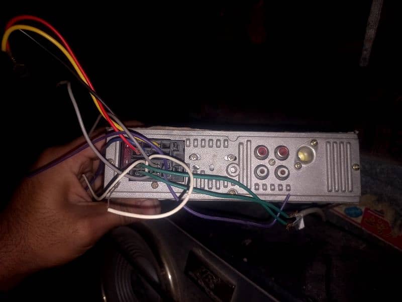 mp3 kay sath car wali lcd or 6 speaker lagjatay hai 2