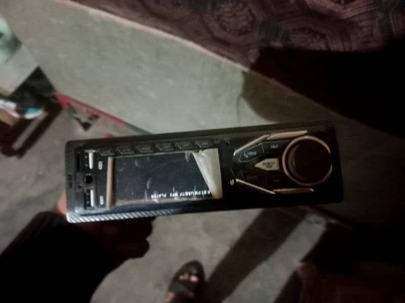 mp3 kay sath car wali lcd or 6 speaker lagjatay hai 4