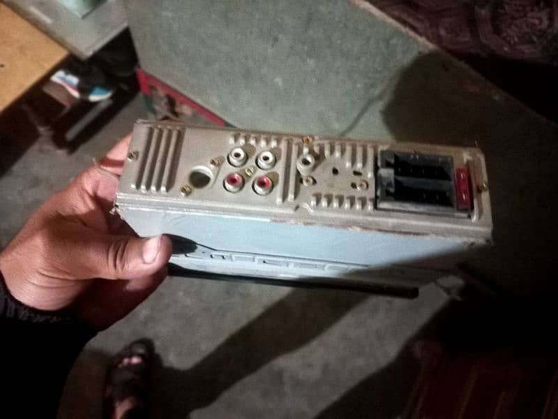 mp3 kay sath car wali lcd or 6 speaker lagjatay hai 5