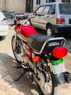 Honda 125 2019 lush condition for sale in lhr contact:03104115746