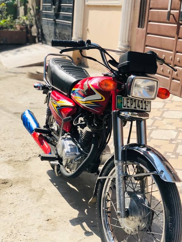 Honda 125 2019 lush condition for sale in lhr contact:03104115746 1