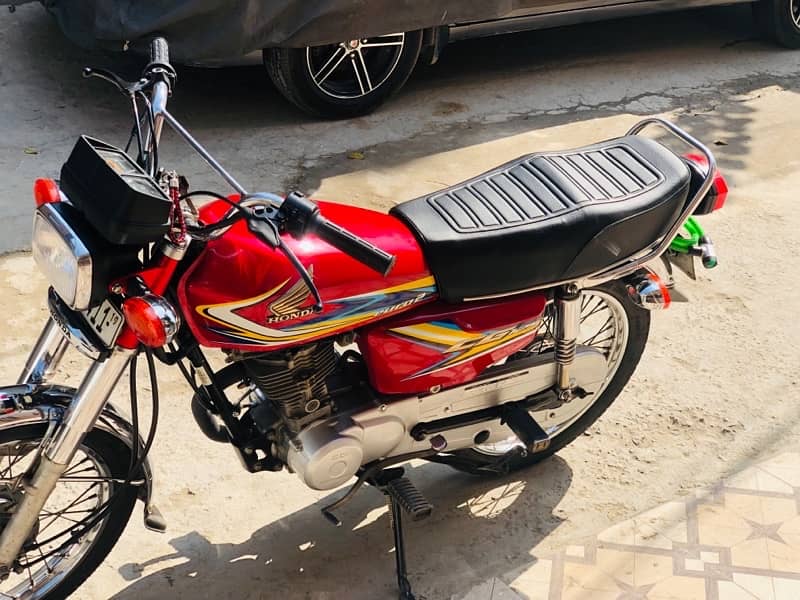 Honda 125 2019 lush condition for sale in lhr contact:03104115746 4