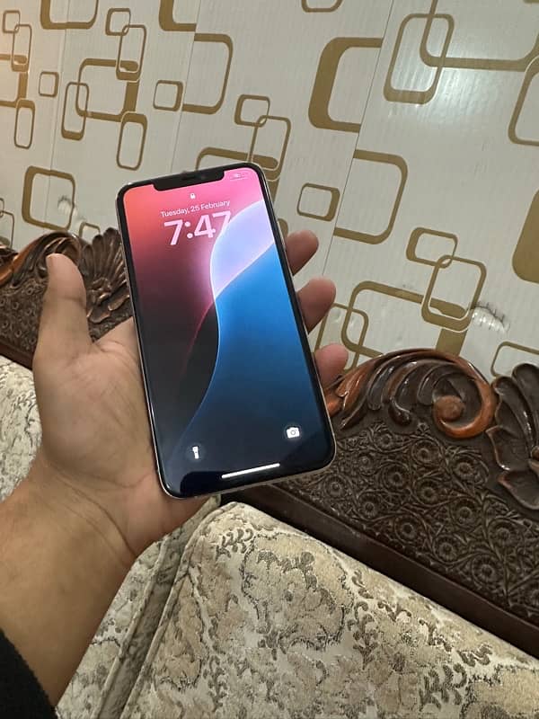 iphone 11 pro max 64 Gb pta approved 77%batteryhealth true tone active 1