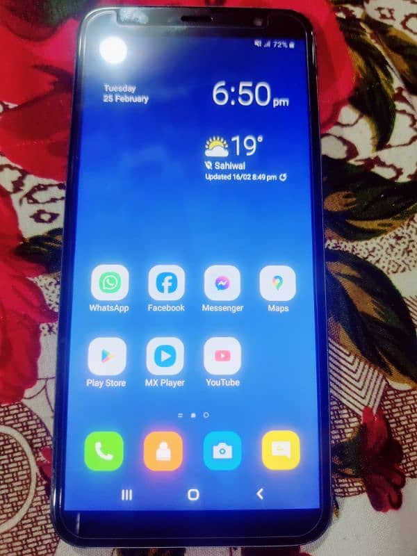 Samsung Galaxy j8 0