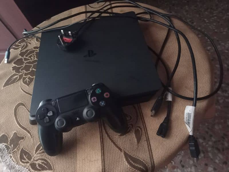 ps4 slim 500GB slightly used 10/10 condition 4