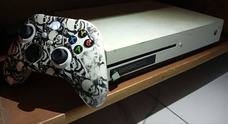 Xbox One S 4