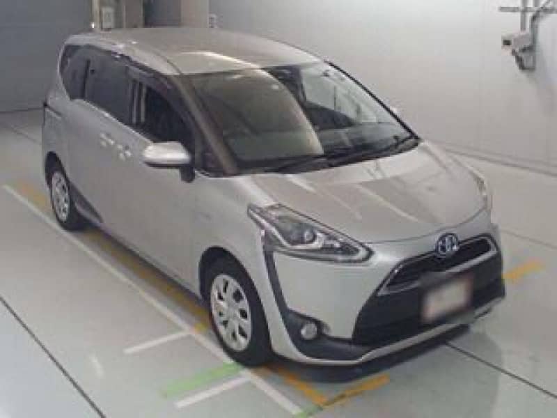 Toyota Sienta 2017 1