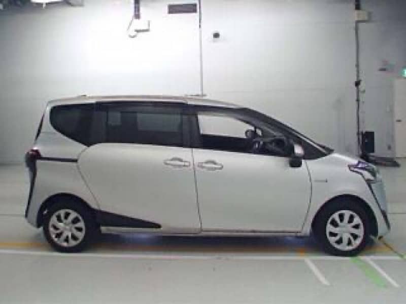 Toyota Sienta 2017 4