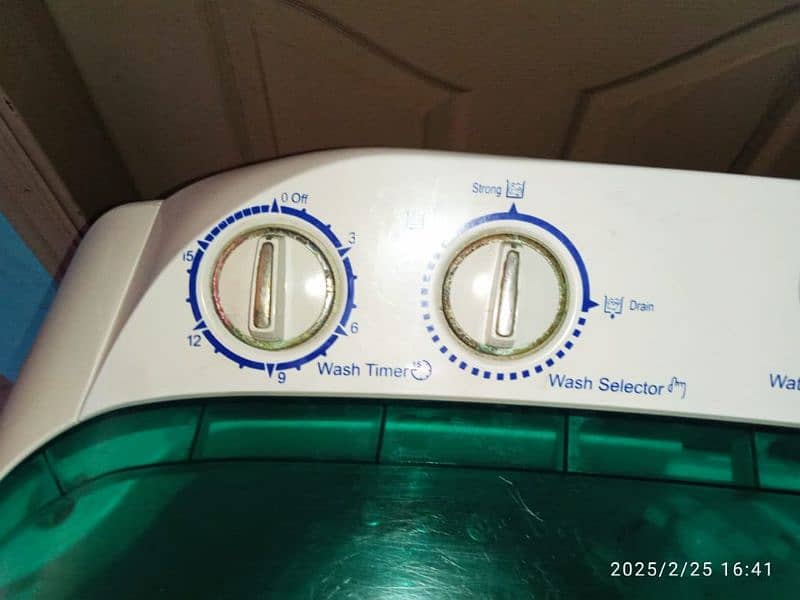 Haier washing machine twin tub model number HWM80-100S 4