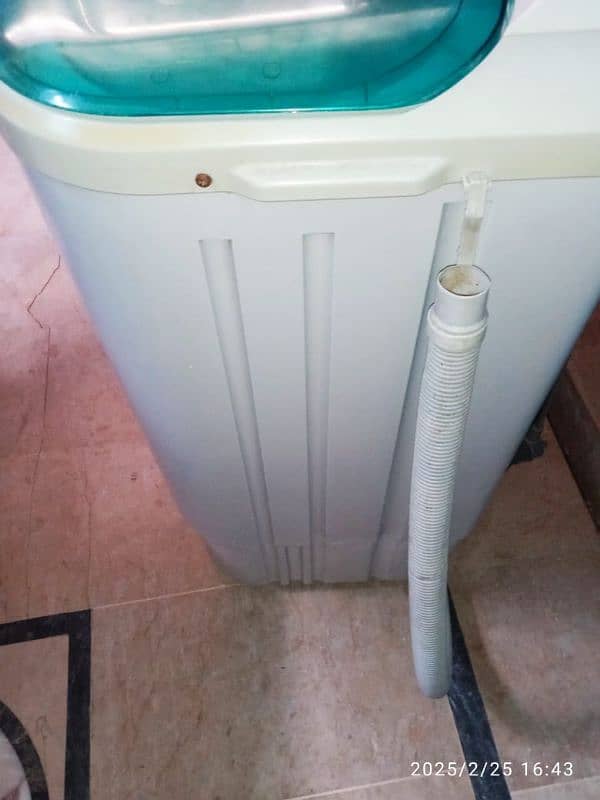 Haier washing machine twin tub model number HWM80-100S 10