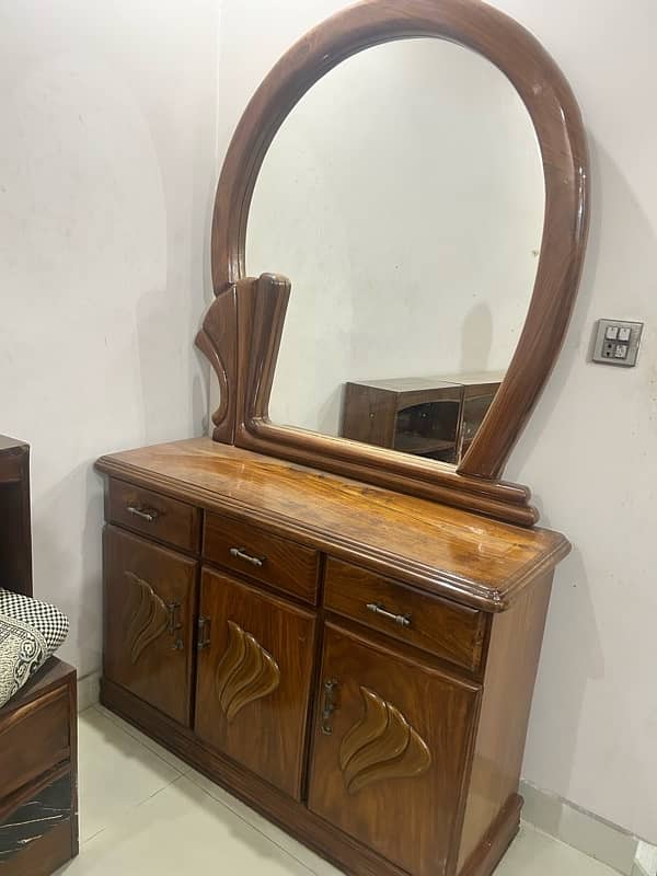 dressing table 1