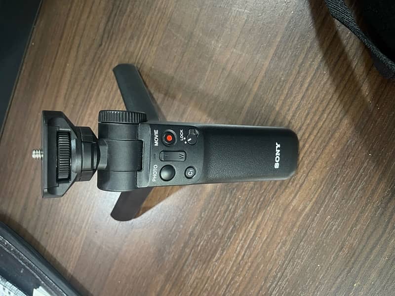 Sony zv e10 with Sony mic and wireless shooting grip tripod 5