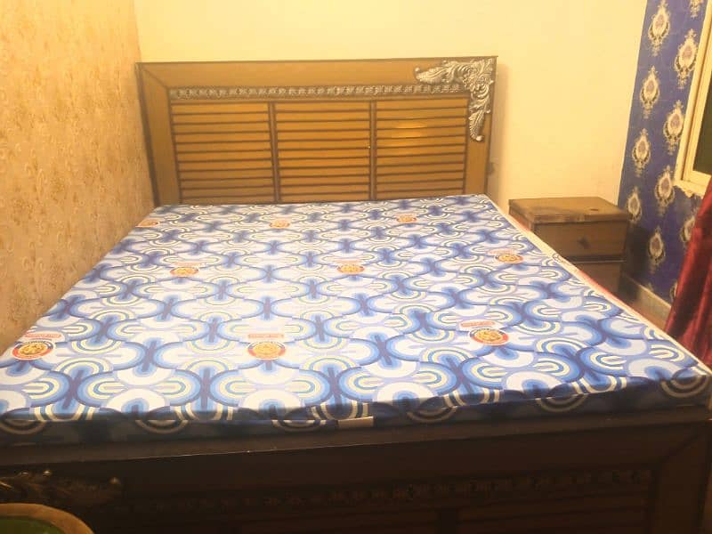 Wooden King Size Bed Almost New Available for Sale. E-11 Islamabad 6