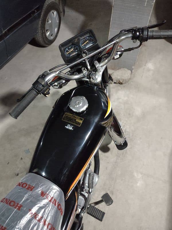 honda 125 model 2018 karachi num 1st owner complete file 2