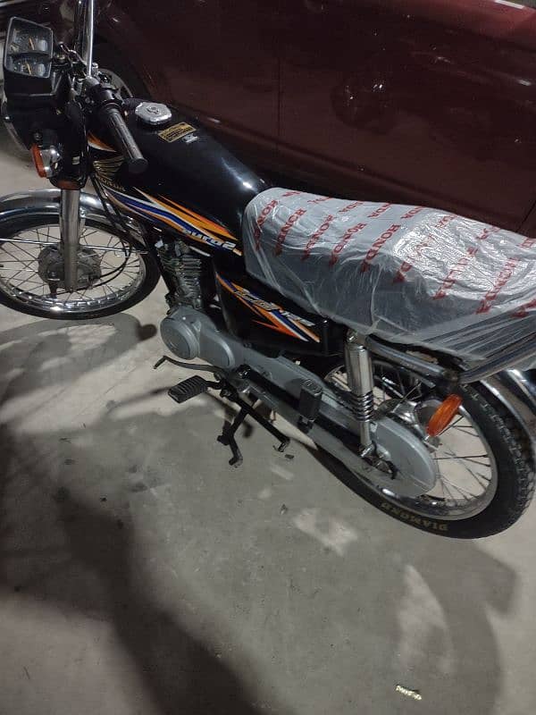 honda 125 model 2018 karachi num 1st owner complete file 5