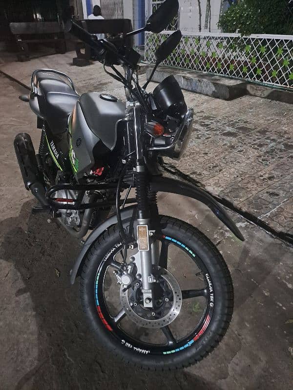 YAMAHA YBR125G 2