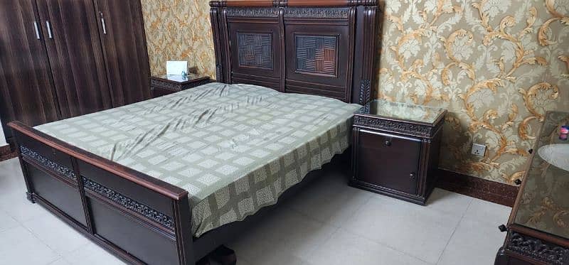 Complete Bed set in good condition (without mattress) 0